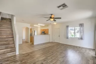 Photo #3: 2318888 Listing