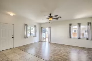 Photo #4: 2318888 Listing