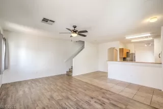 Photo #6: 2318888 Listing