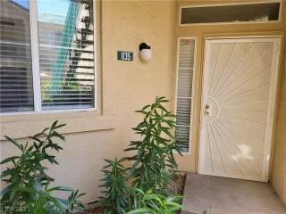 Photo #1: 2318908 Listing