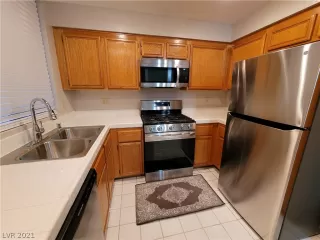 Photo #2: 2318908 Listing