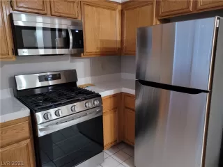 Photo #4: 2318908 Listing