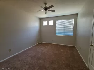 Photo #5: 2318908 Listing