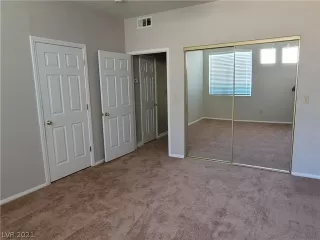 Photo #6: 2318908 Listing