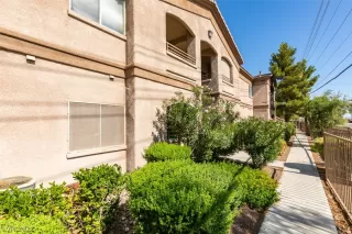 Photo #2: 2318911 Listing