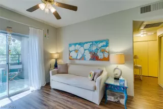 Photo #3: 2318911 Listing