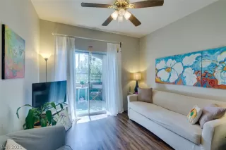 Photo #4: 2318911 Listing