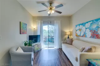 Photo #5: 2318911 Listing