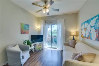 Photo #6: 2318911 Listing