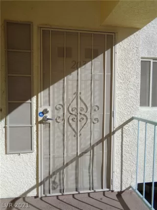 Photo #1: 2318929 Listing