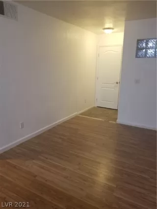 Photo #1: 2318930 Listing