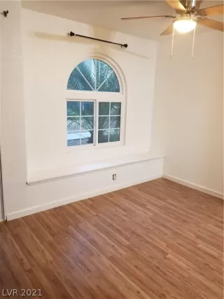 Photo #2: 2318930 Listing