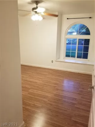 Photo #3: 2318930 Listing