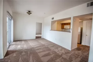 Photo #4: 2318973 Listing