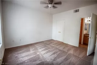 Photo #5: 2318973 Listing