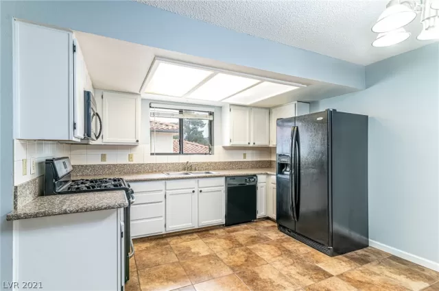 MLS: 2318983 Condo For Sale