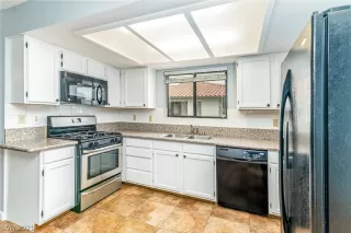 Photo #1: 2318983 Listing