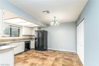 Photo #2: 2318983 Listing