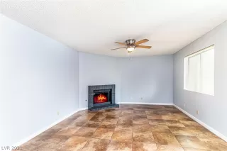 Photo #3: 2318983 Listing