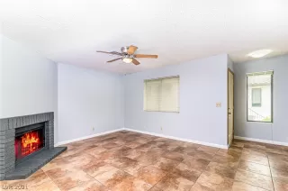 Photo #4: 2318983 Listing