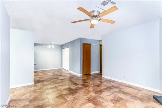 Photo #5: 2318983 Listing