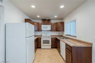 Photo #1: 2318987 Listing 