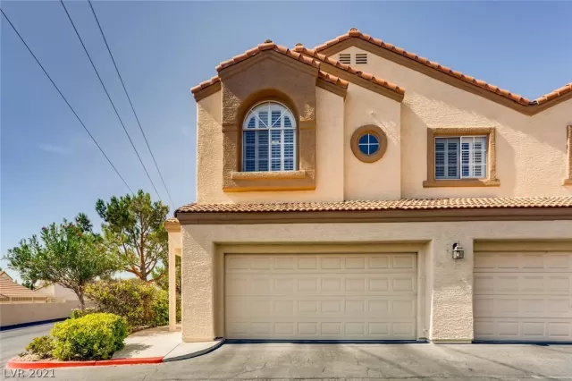 MLS: 2318989 Condo For Sale