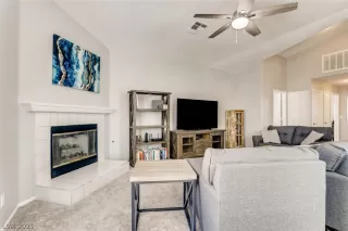 Photo #4: 2318989 Listing