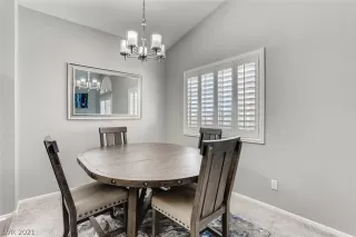 Photo #5: 2318989 Listing