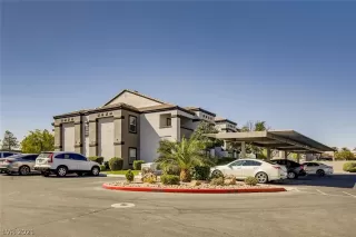 Photo #2: 2318996 Listing