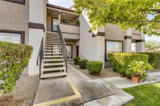 Photo #3: 2318996 Listing