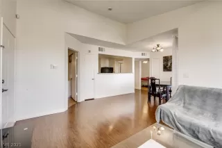 Photo #6: 2318996 Listing