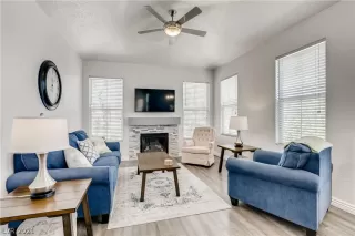 Photo #3: 2319029 Listing