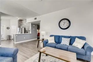 Photo #6: 2319029 Listing