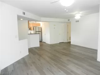 Photo #3: 2319041 Listing