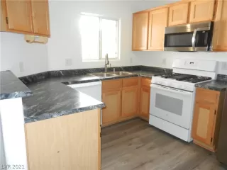 Photo #6: 2319041 Listing