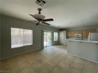 Photo #4: 2319143 Listing