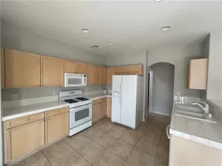 Photo #5: 2319143 Listing