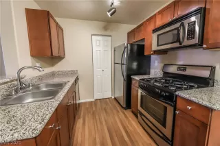 Photo #4: 2319161 Listing