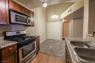 Photo #6: 2319161 Listing