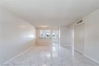 Photo #4: 2319162 Listing