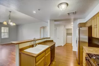 Photo #2: 2319172 Listing 