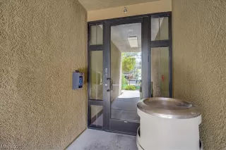 Photo #5: 2319172 Listing 