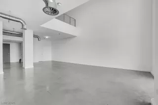 Photo #3: 2319176 Listing