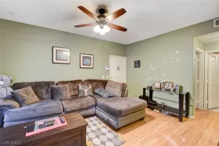 Photo #4: 2319181 Listing