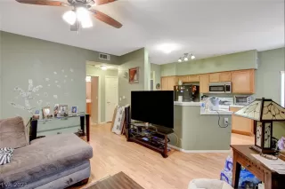 Photo #5: 2319181 Listing