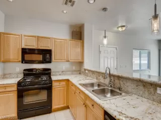 Photo #3: 2319197 Listing