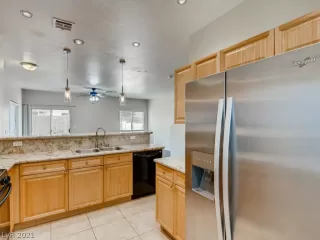 Photo #4: 2319197 Listing