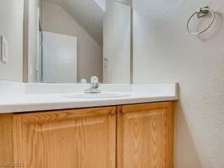 Photo #5: 2319197 Listing