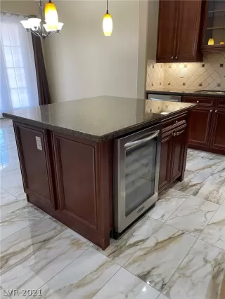 Photo #4: 2319237 Listing 